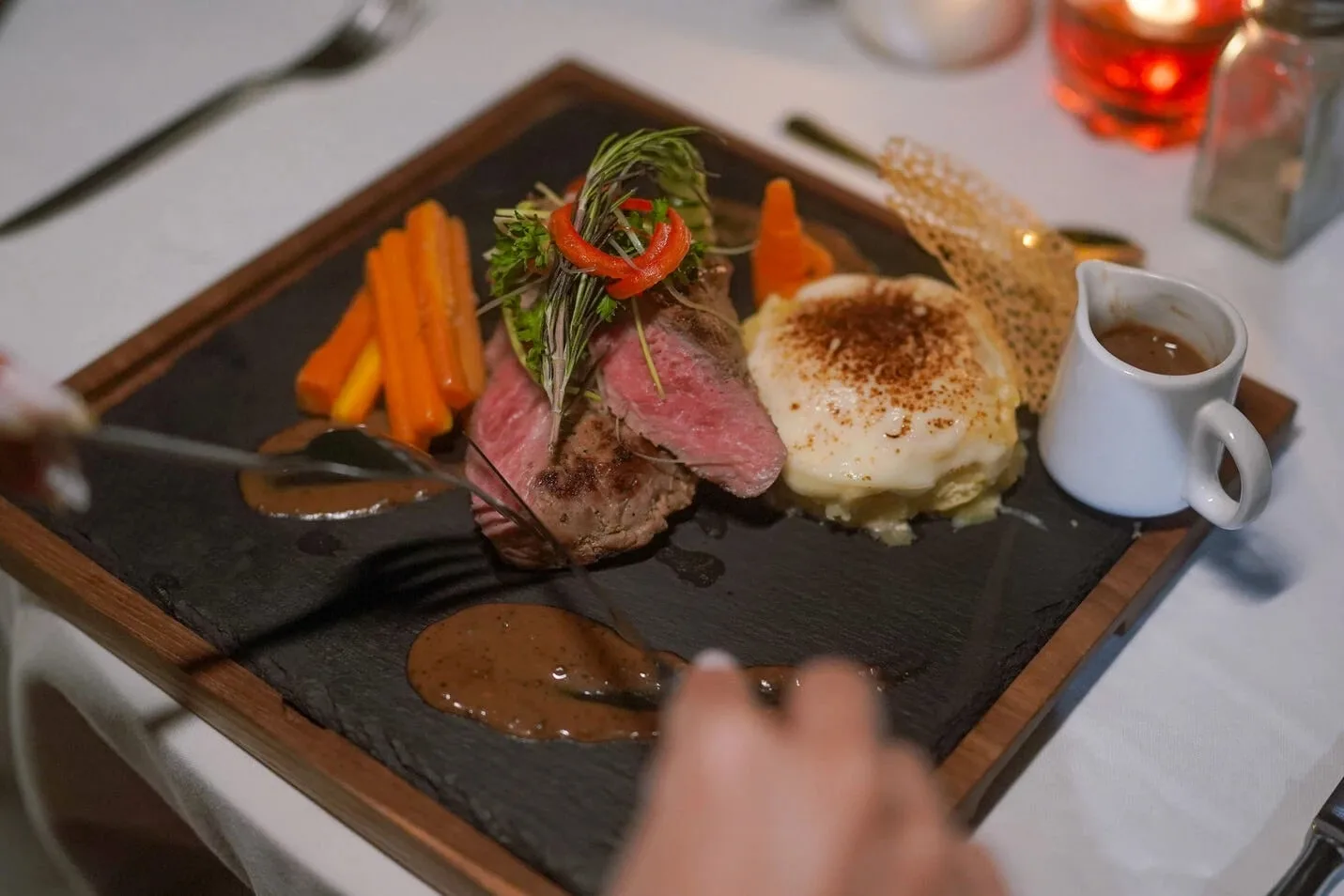 Banave Cafe & Lounge