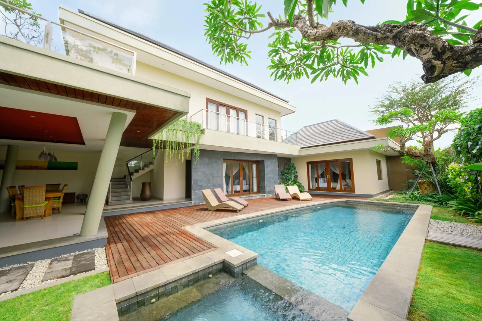 Vila yang Sangat Luas dan Nyaman