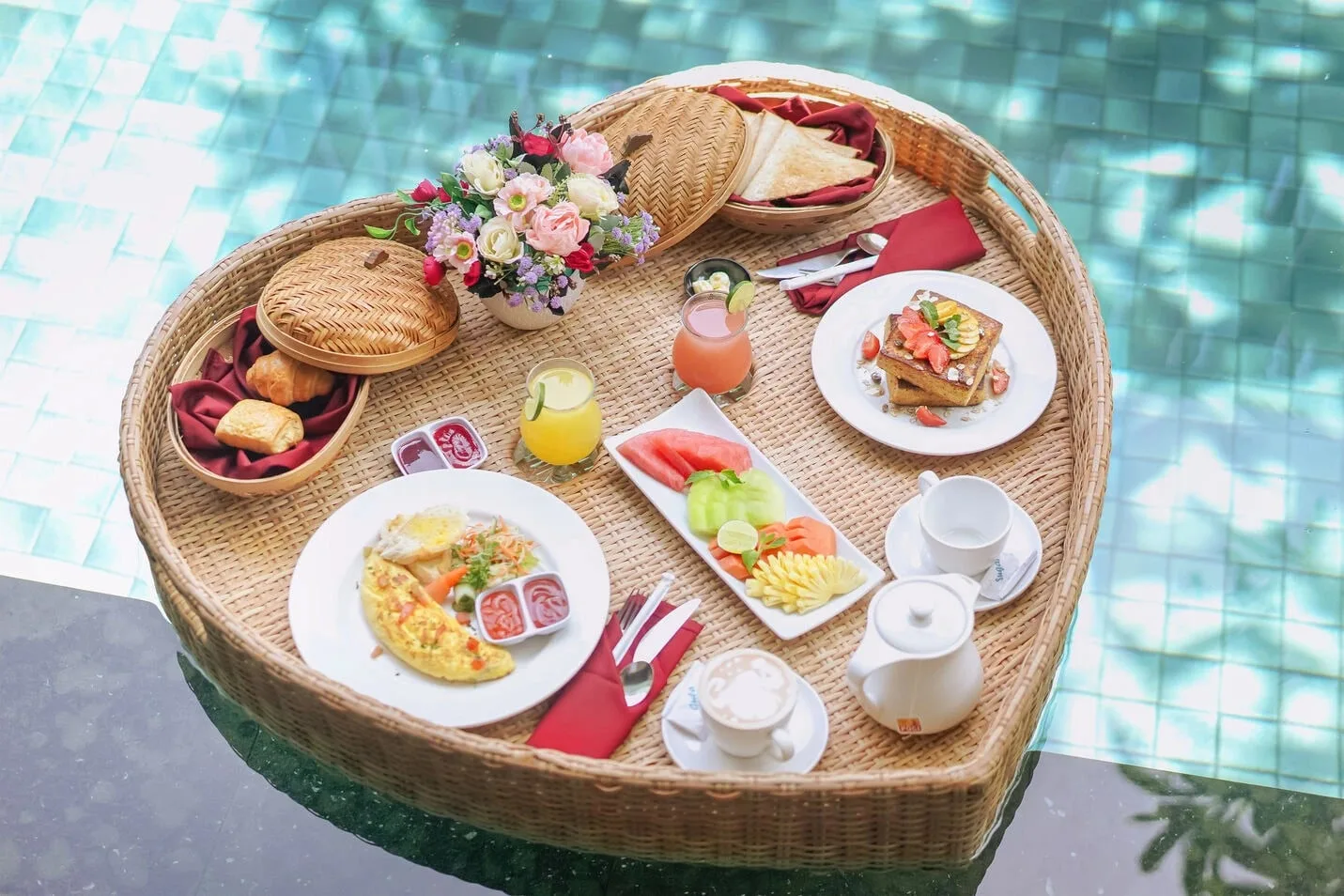 Floating Tray Breakfast
